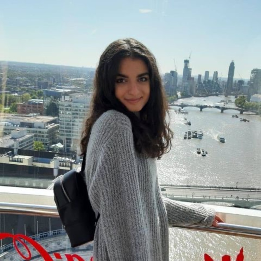 Meet your Posher, Noura